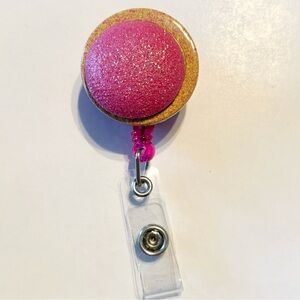 Retractable badge holder